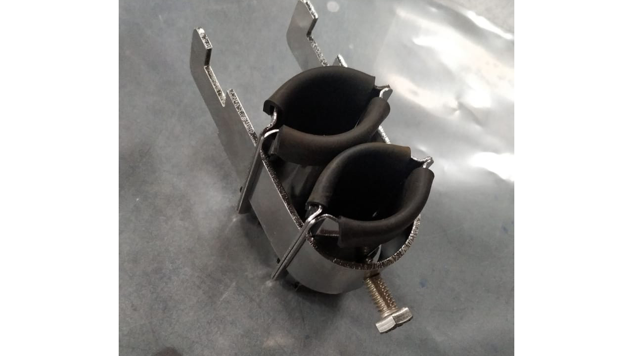Abraçadeira de Garra Dupla em Inox (Especial)
