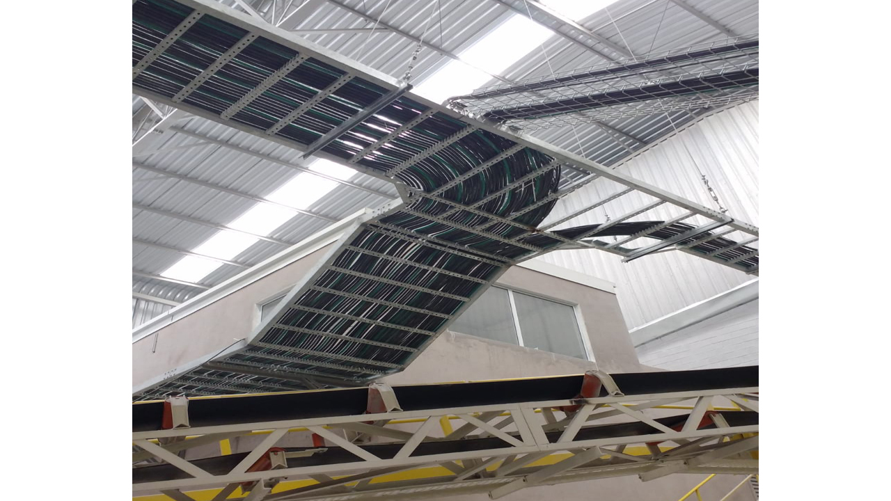 Leitos de Aço Galvanizado a Fogo - Montagem Estaiada